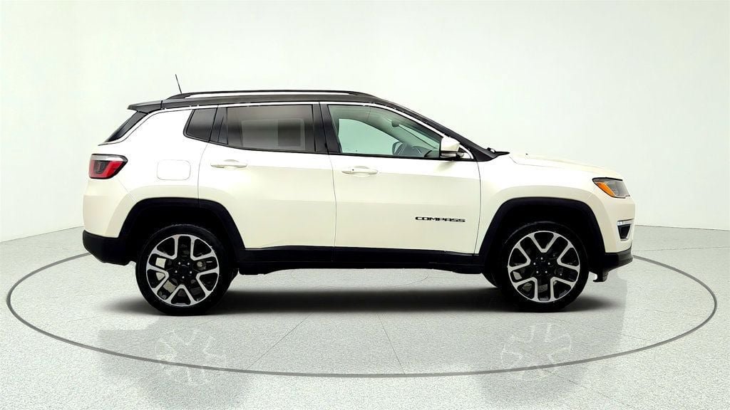 Used 2018 Jeep Compass Limited w/ Navigation Group AWD/4WD image 4