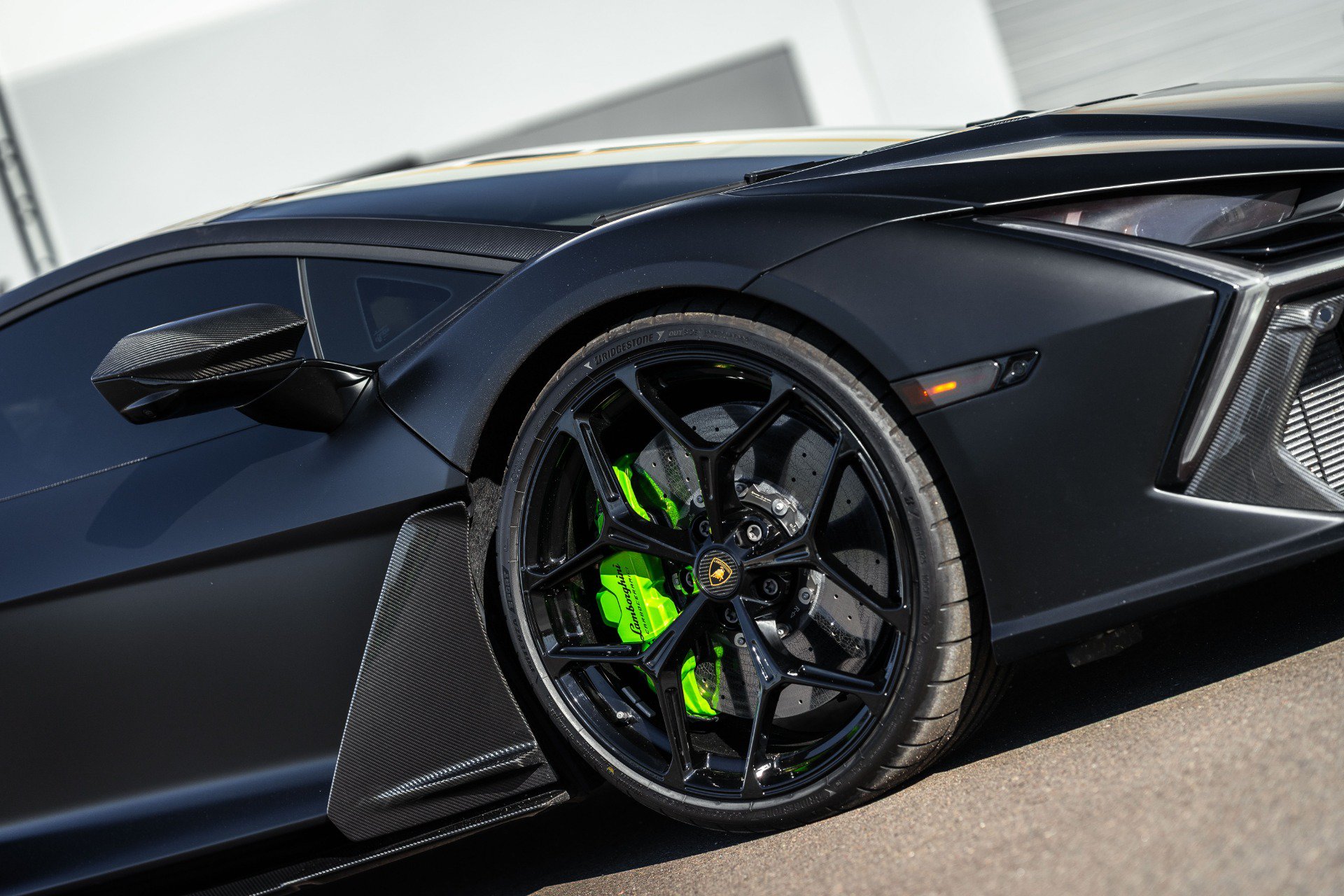 Used 2025 Lamborghini Revuelto AWD/4WD image 12