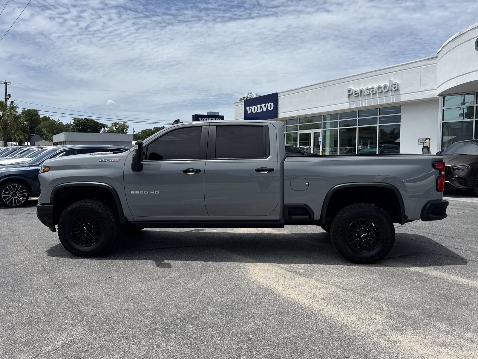 Used 2025 Chevrolet Silverado 2500 ZR2 w/ Technology Package AWD/4WD image 2