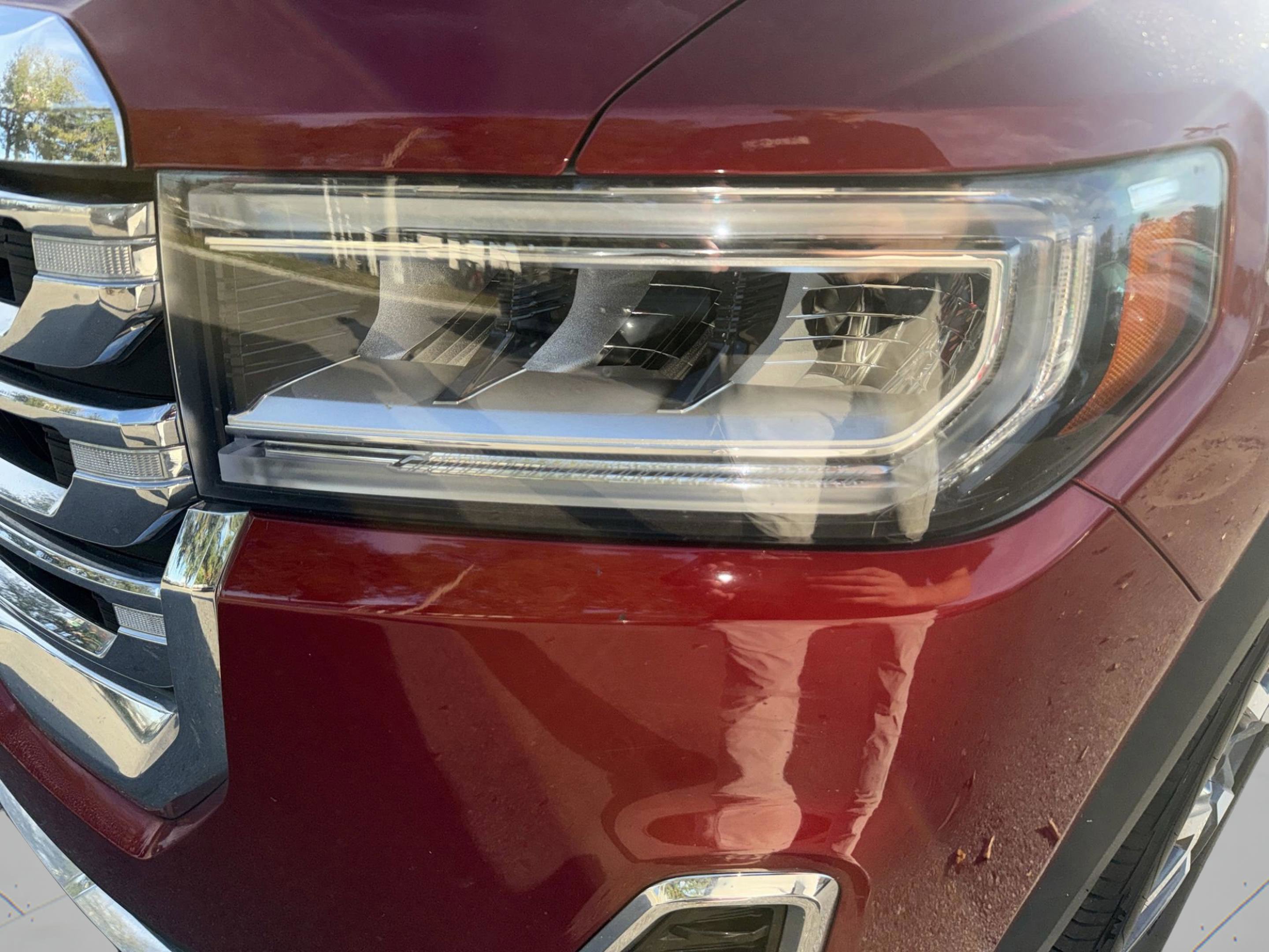 Used 2023 GMC Acadia SLE image 6