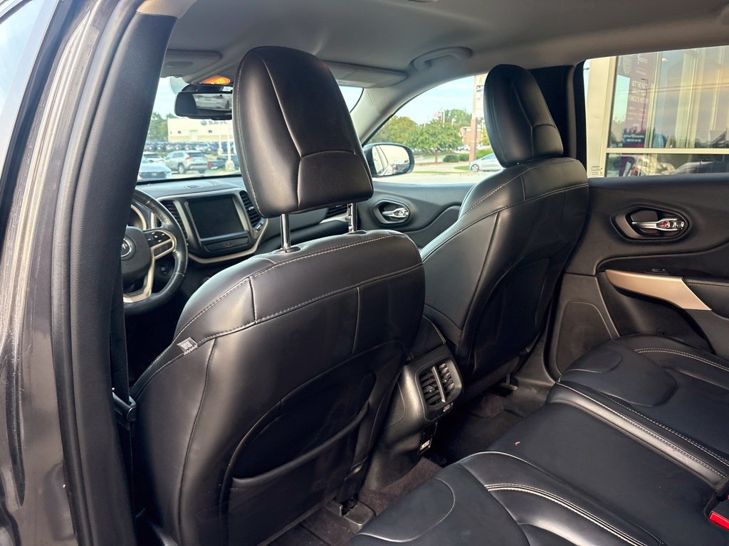 Used 2017 Jeep Cherokee Limited AWD/4WD image 33