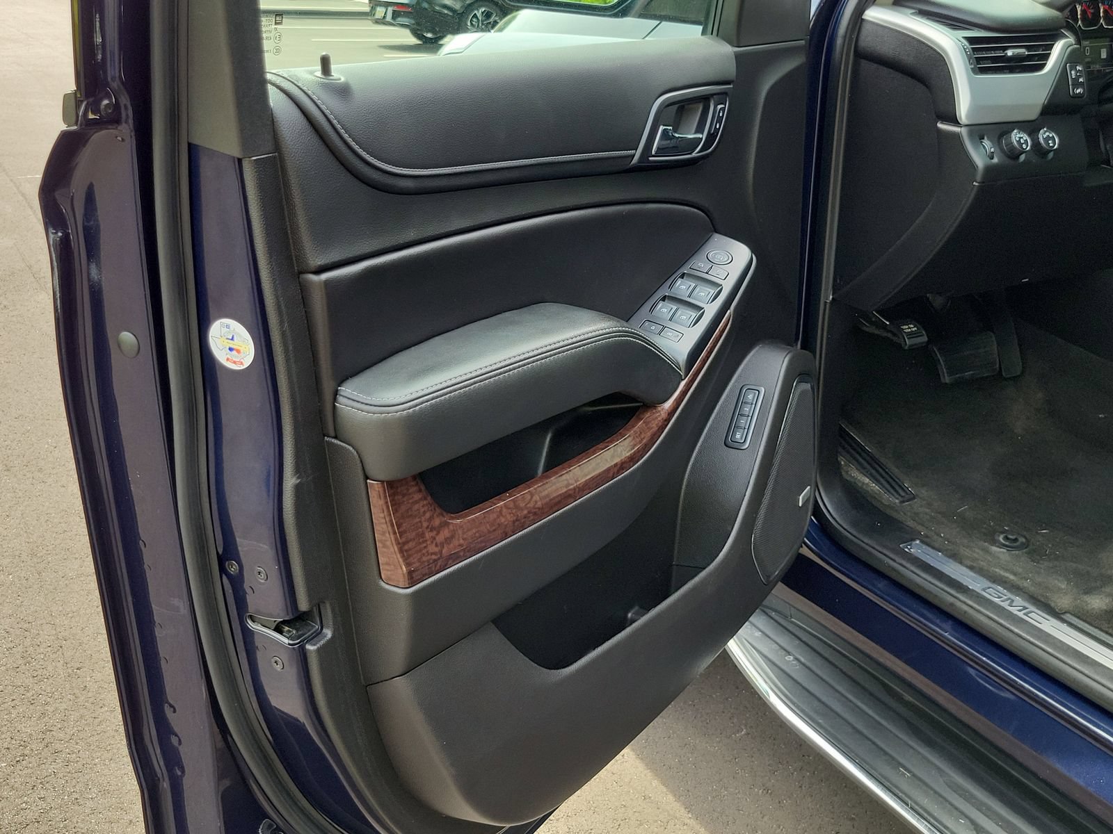Used 2018 GMC Yukon SLT AWD/4WD image 7