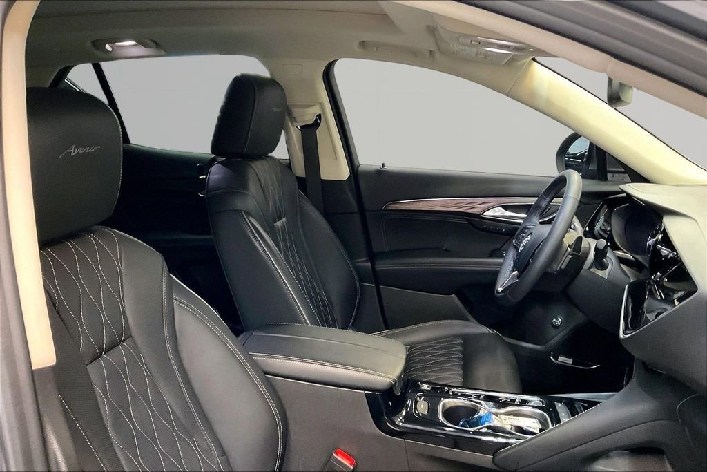 Used 2022 Buick Envision Avenir w/ Safety Package FWD image 29