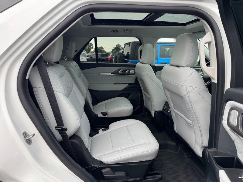 Used 2025 Ford Explorer Platinum w/ Ultimate Package AWD/4WD image 10
