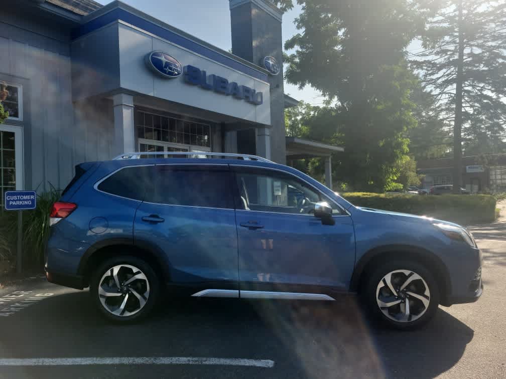 Used 2022 Subaru Forester Touring AWD/4WD image 2
