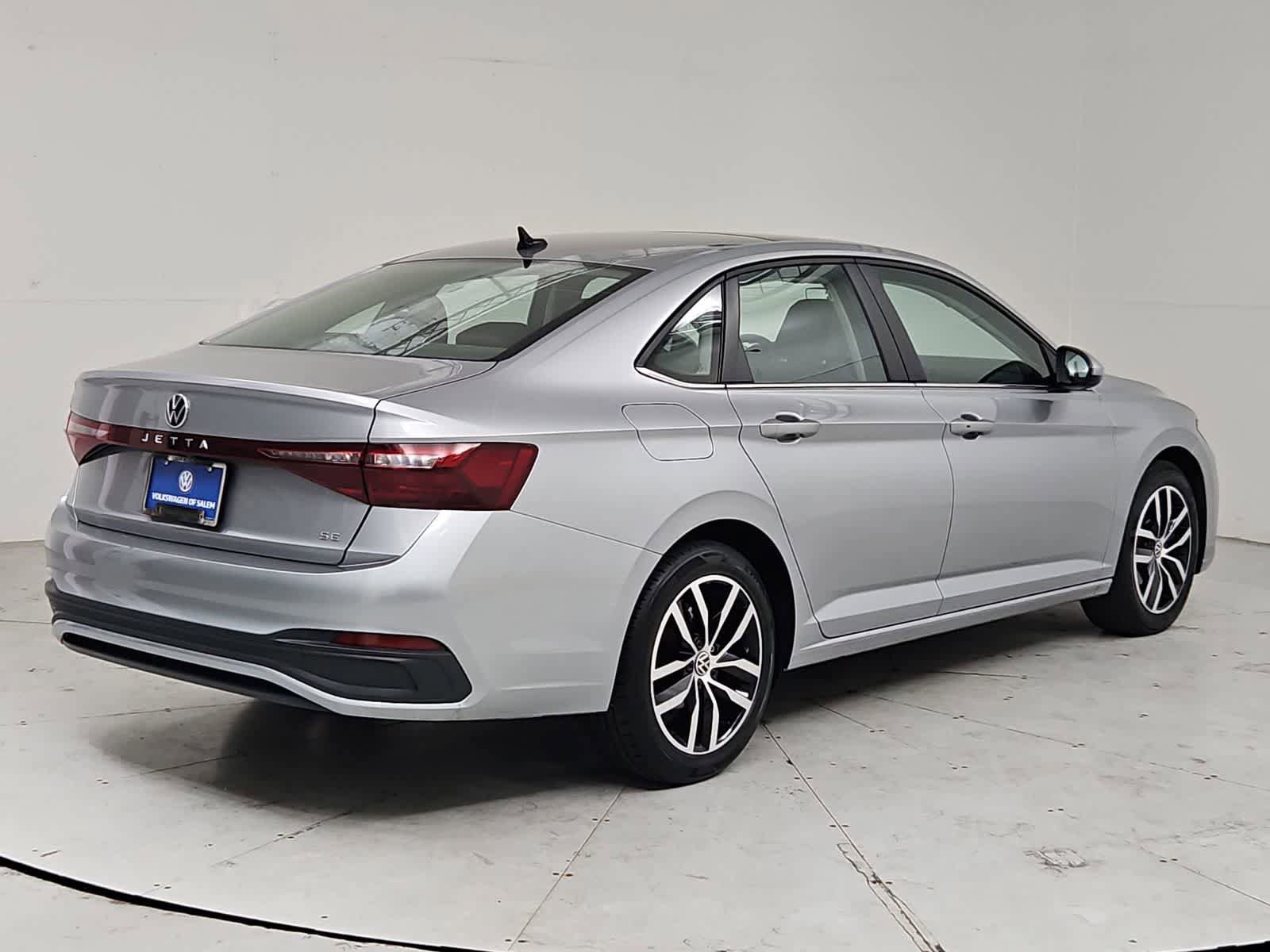 Certified 2025 Volkswagen Jetta SE FWD image 6