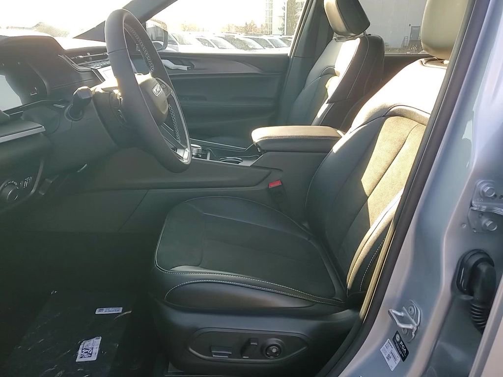 New 2025 Jeep Grand Cherokee L Altitude AWD/4WD image 11