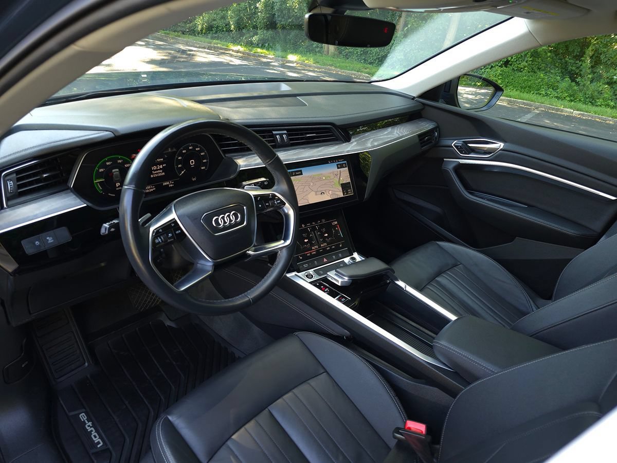 Used 2024 Audi Q8 e-tron Premium AWD/4WD image 2
