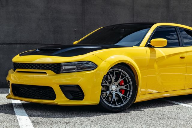 Used 2018 Dodge Charger SRT w/ Technology Group RWD image 37