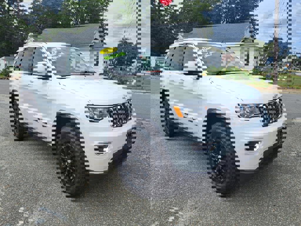 Used 2022 Jeep Grand Cherokee Laredo E AWD/4WD image 2