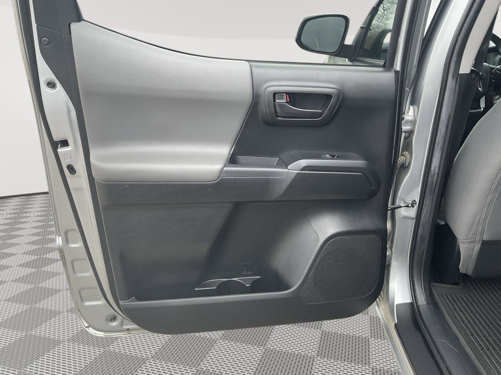 Used 2022 Toyota Tacoma SR image 14