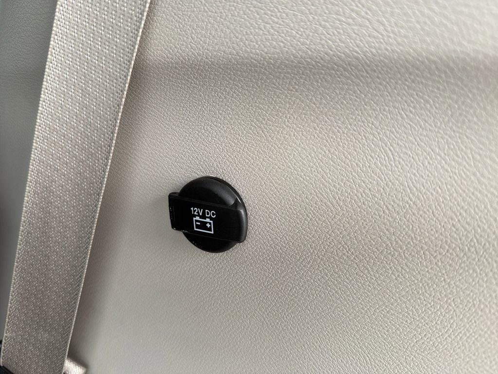 Used 2024 Chrysler Pacifica Select image 21