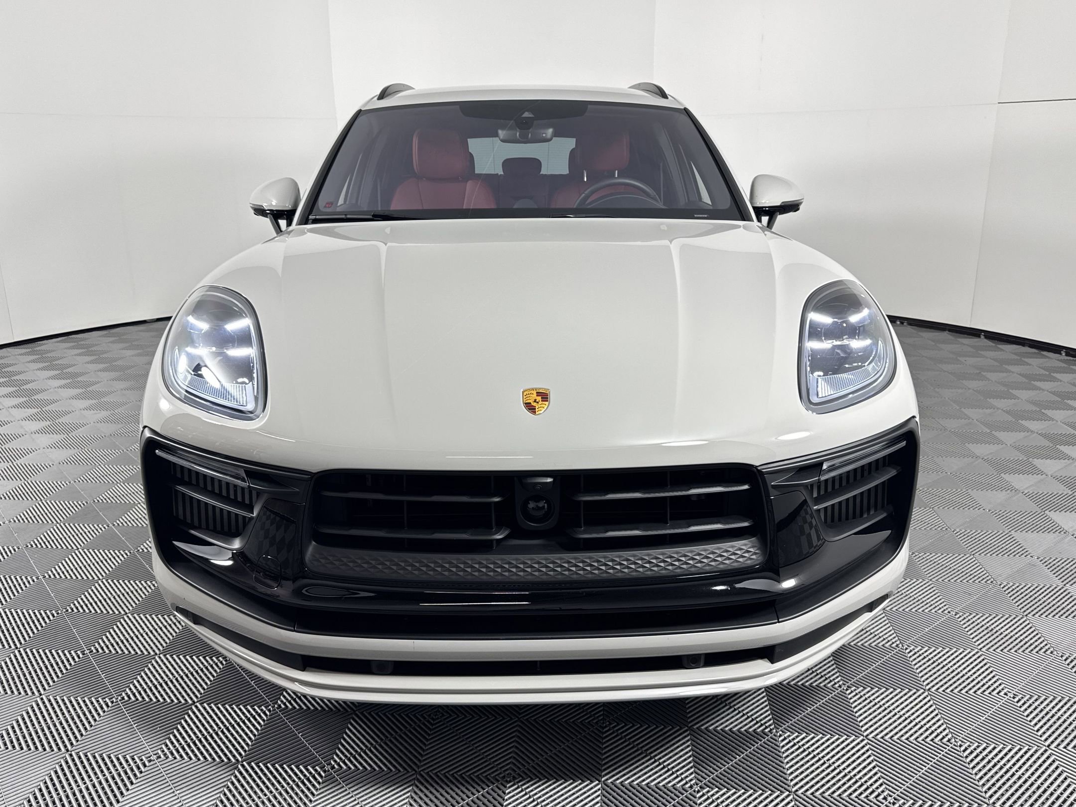Certified 2025 Porsche Macan GTS image 6