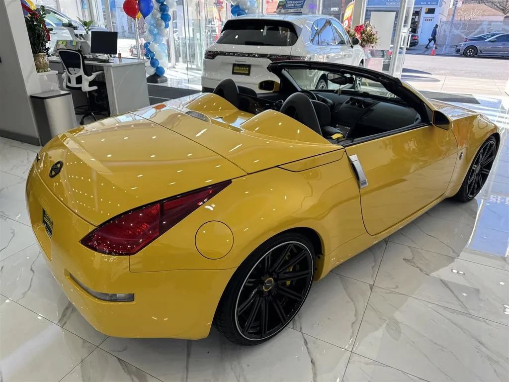 Used 2005 Nissan 350Z Touring RWD image 33