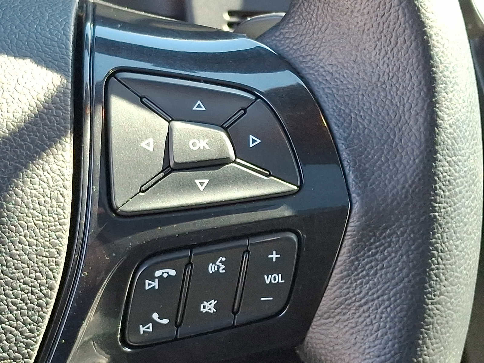 Used 2017 Ford Explorer XLT w/ Equipment Group 202A image 24