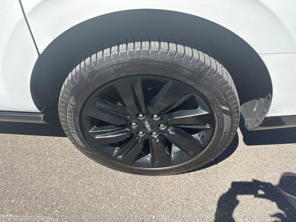 Used 2023 Lincoln Navigator L Reserve AWD/4WD image 7