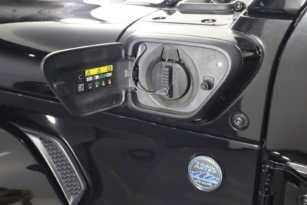 Used 2025 Jeep Wrangler Unlimited Sahara AWD/4WD image 43