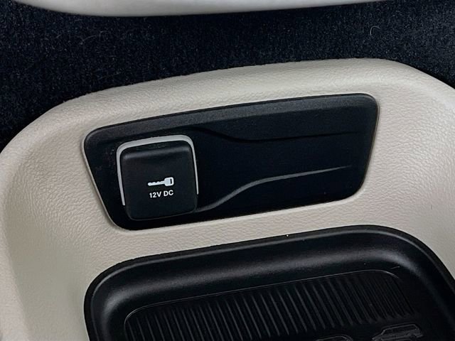 Used 2024 Chrysler Pacifica Touring-L FWD image 33