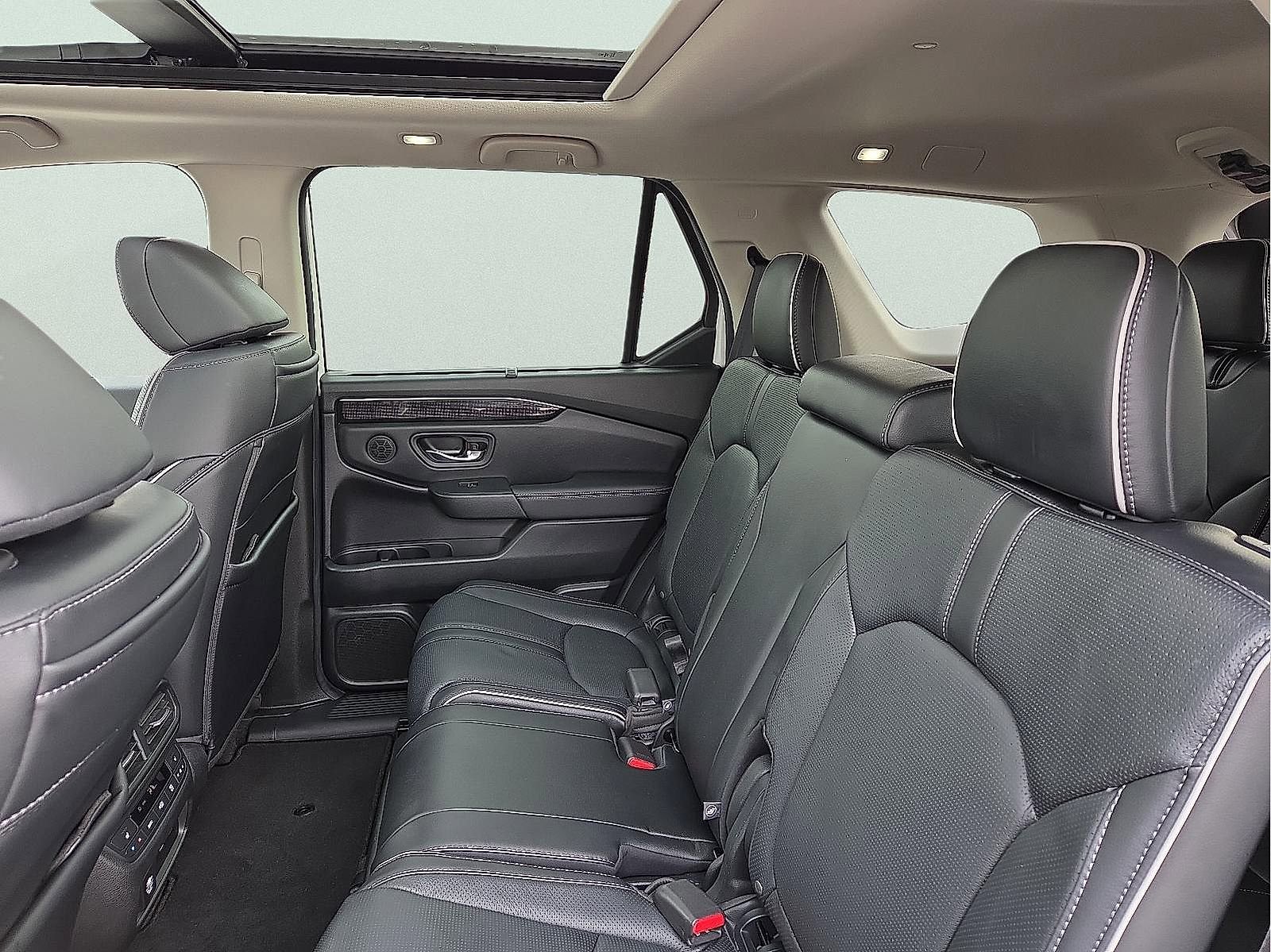 Used 2023 Honda Pilot Elite image 10