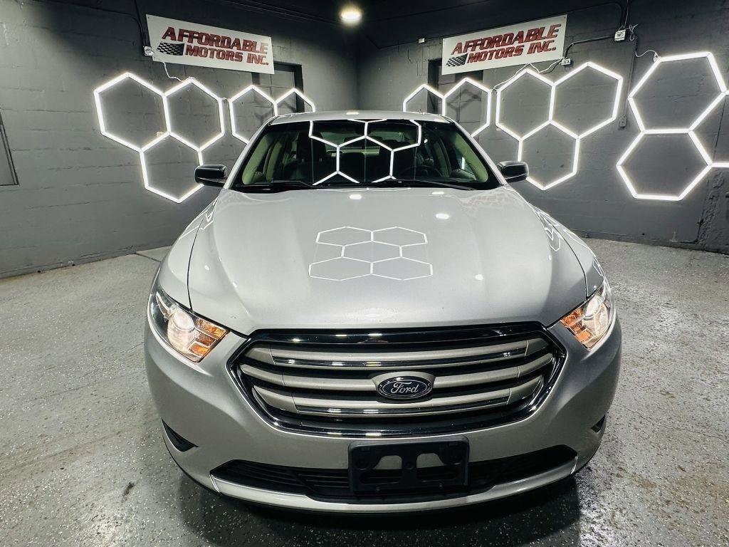 Used 2017 Ford Taurus SE FWD image 8