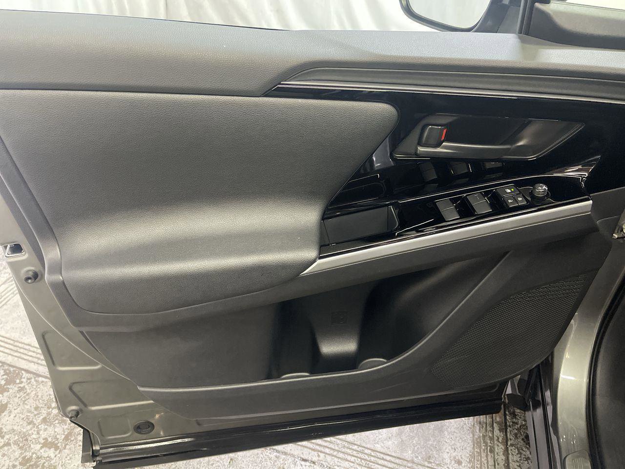 Used 2024 Toyota bZ4X XLE w/ Weather Package image 13