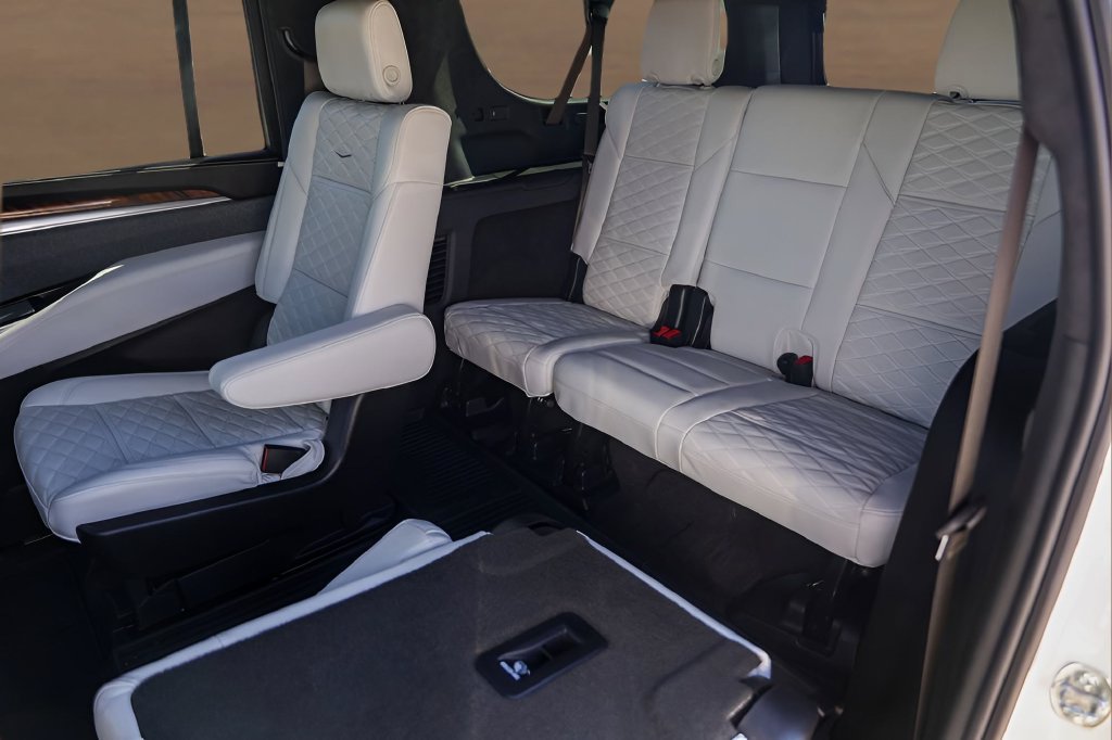 Used 2025 Cadillac Escalade ESV Sport Platinum AWD/4WD image 23