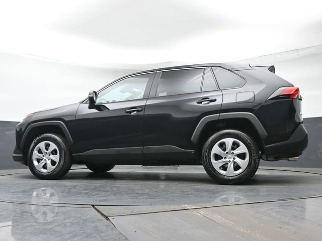 Used 2025 Toyota RAV4 LE AWD/4WD image 28