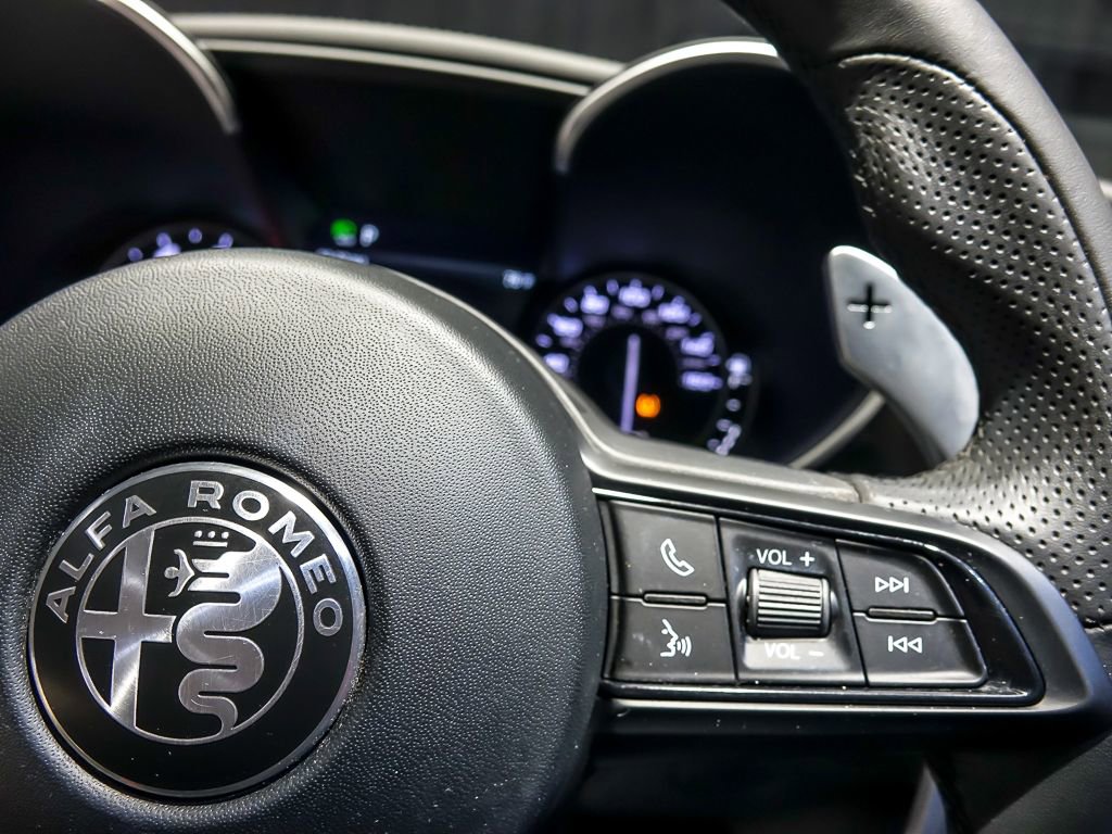 Used 2022 Alfa Romeo Giulia Veloce AWD/4WD image 19