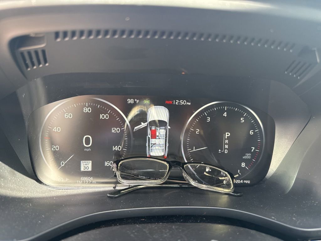 Used 2019 Volvo XC60 T5 Inscription w/ Protection Package image 2