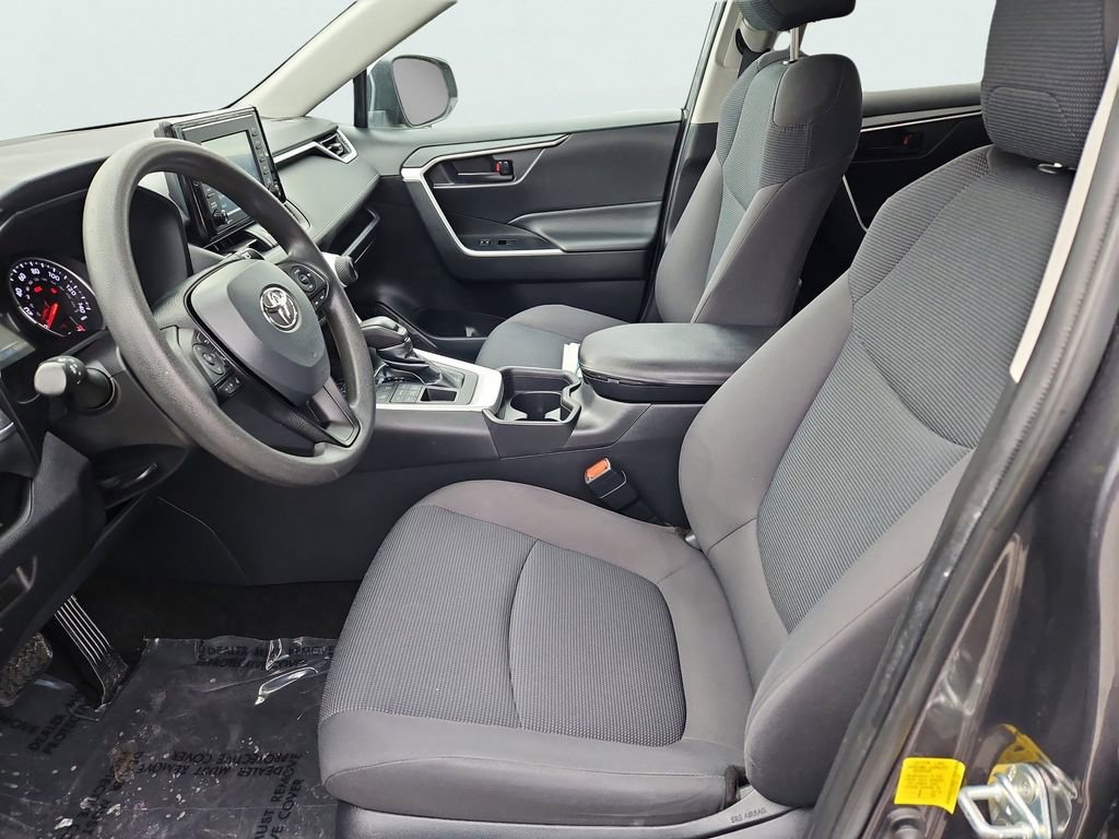 Used 2021 Toyota RAV4 LE image 27