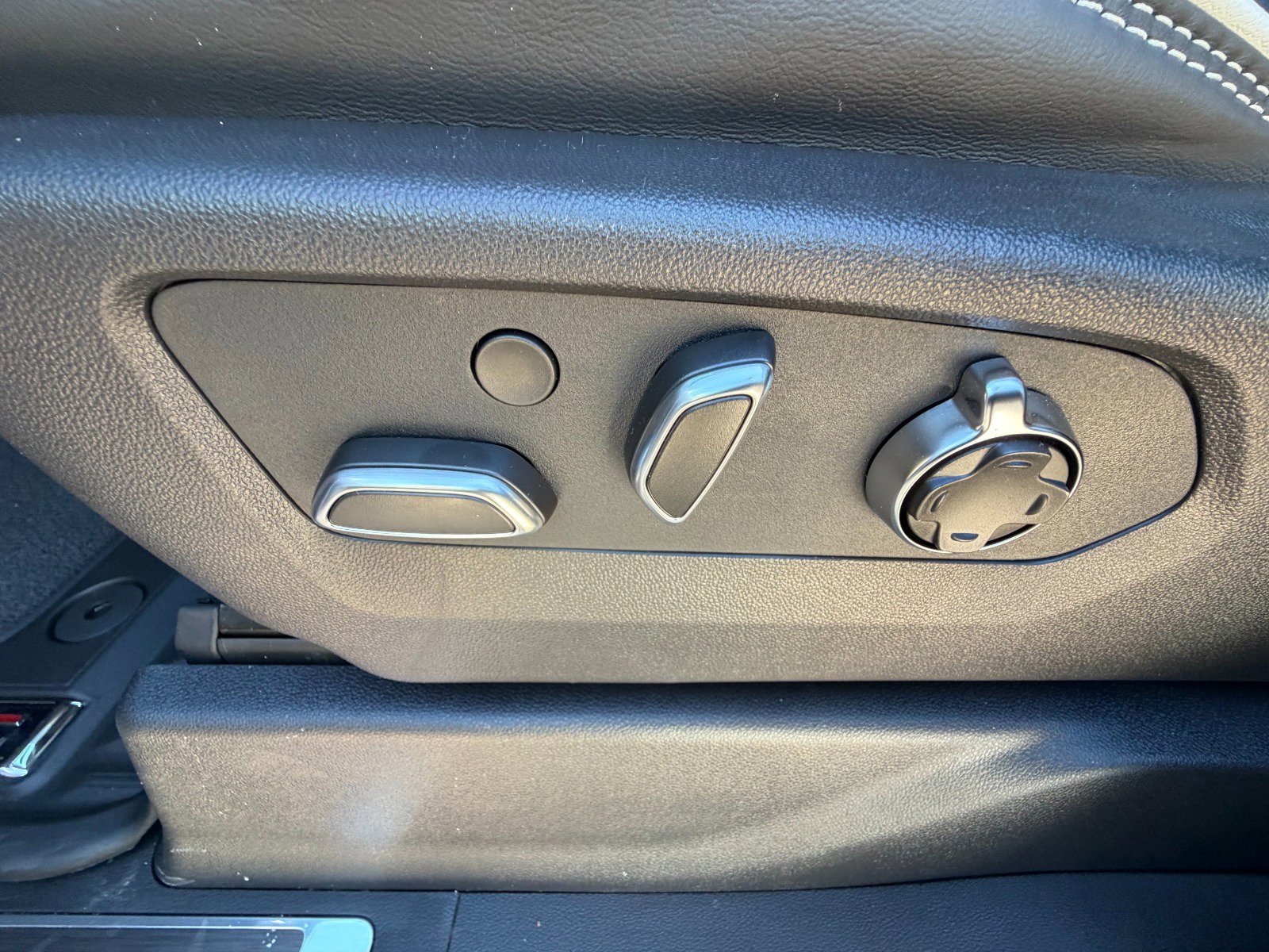 New 2026 GMC Sierra 2500 AT4X w/ LPO, Black Badging Package image 10