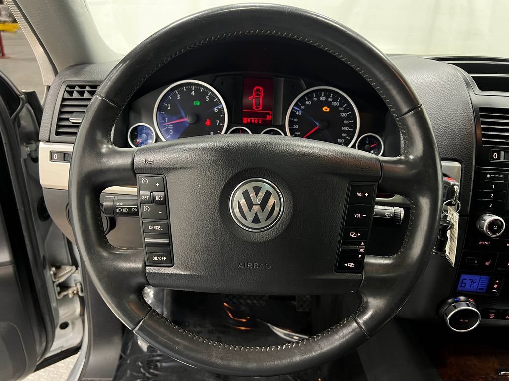 Used 2008 Volkswagen Touareg V6 AWD/4WD image 24