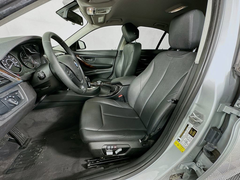 Used 2016 BMW 320i Sedan RWD image 21