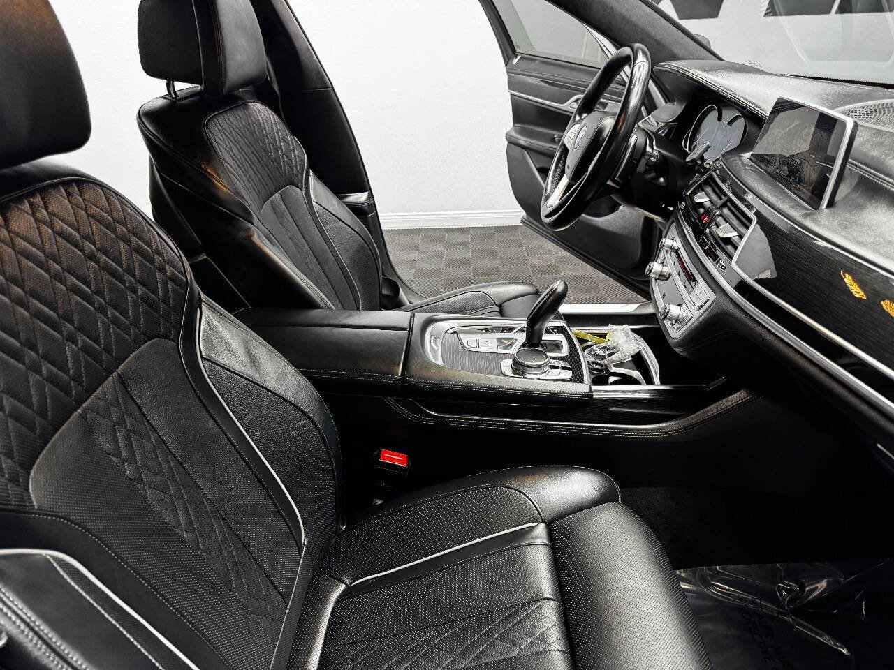 Used 2016 BMW 750i image 53