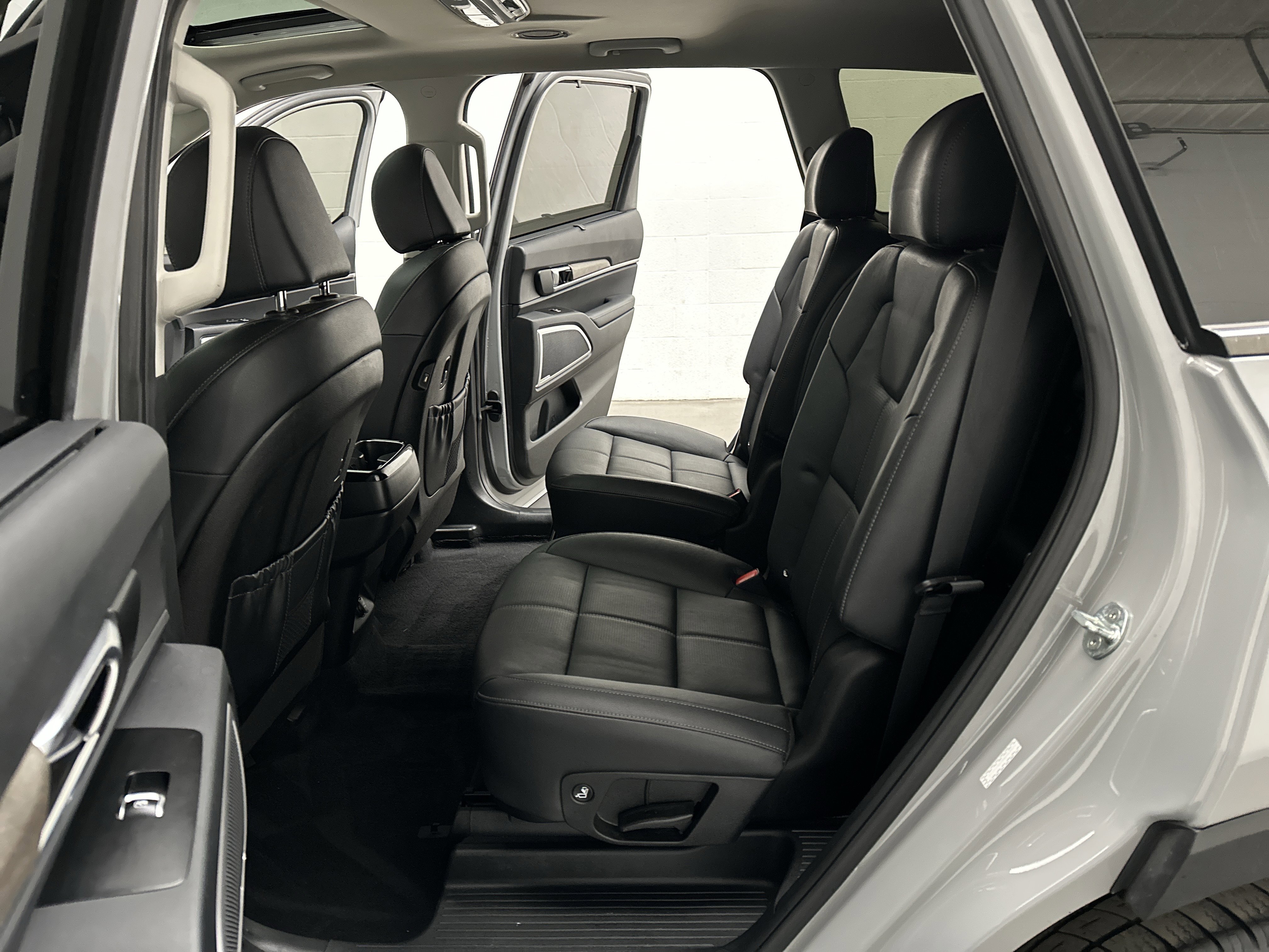 Used 2022 Kia Telluride EX w/ EX Premium Package image 22