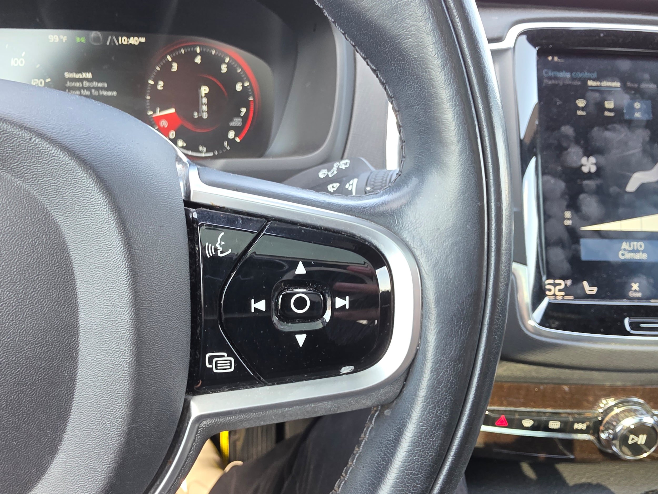 Used 2018 Volvo XC90 T6 Momentum w/ Protection Package AWD/4WD image 16