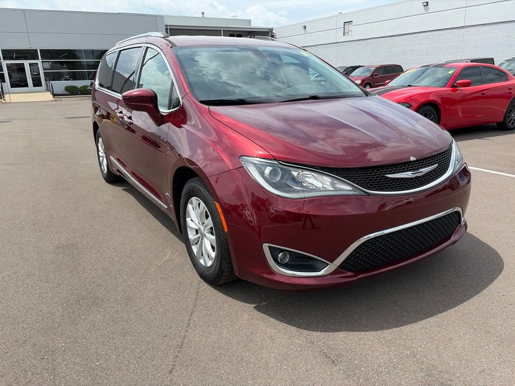 Used 2018 Chrysler Pacifica Touring-L Plus FWD image 3