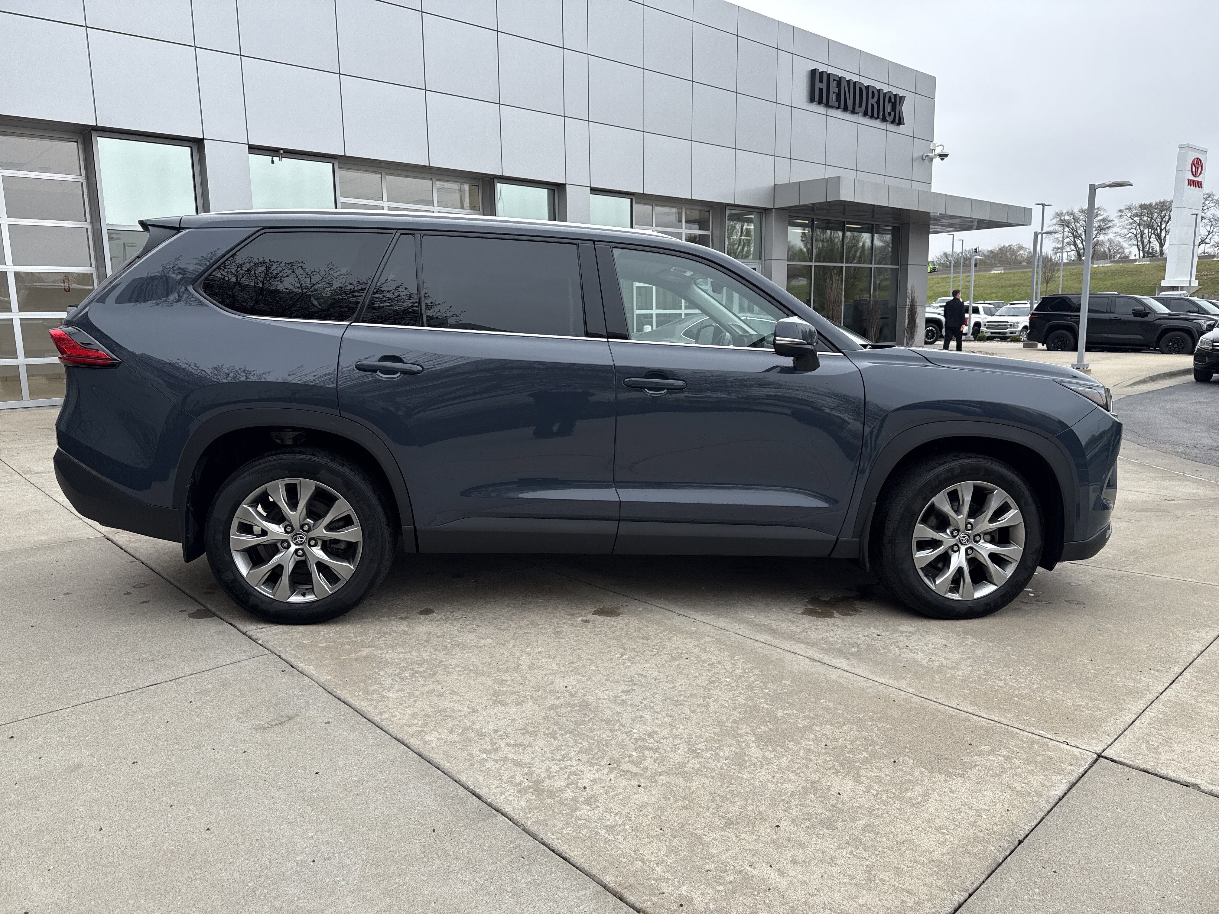 Used 2024 Toyota Grand Highlander AWD image 10