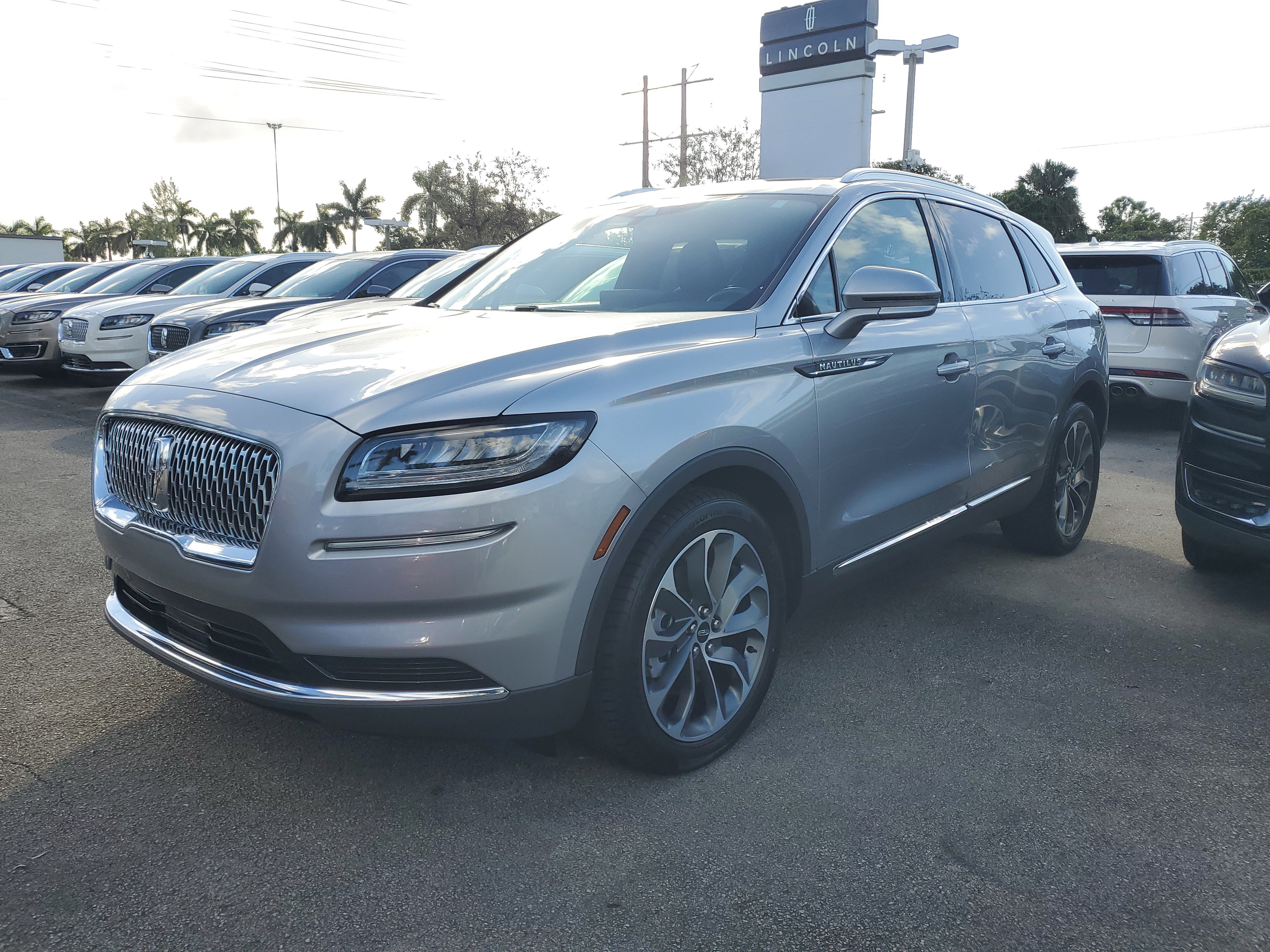 Certified 2023 Lincoln Nautilus Reserve image 3