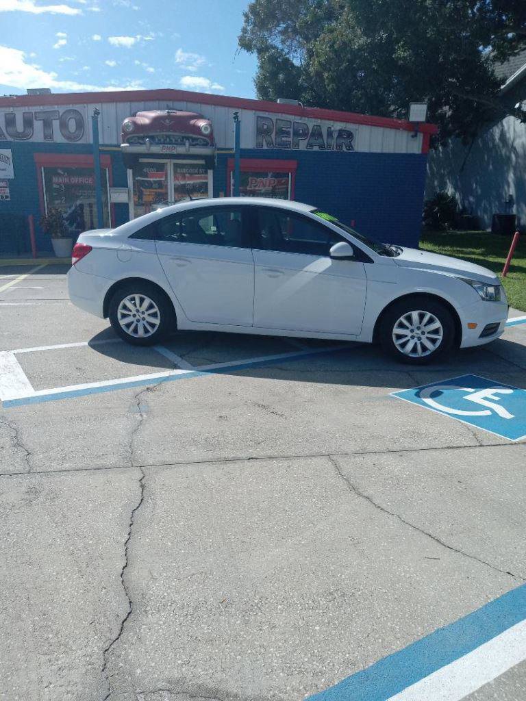 Used 2011 Chevrolet Cruze LT image 10