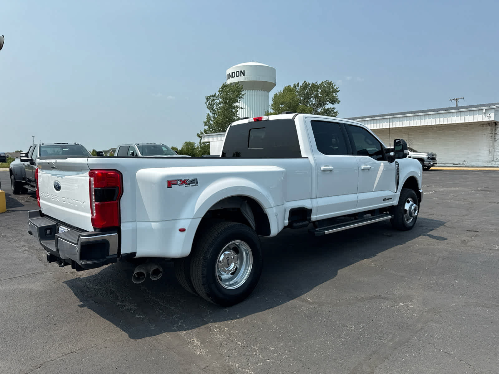 Used 2024 Ford F350 Lariat w/ FX4 Off-Road Package AWD/4WD image 5