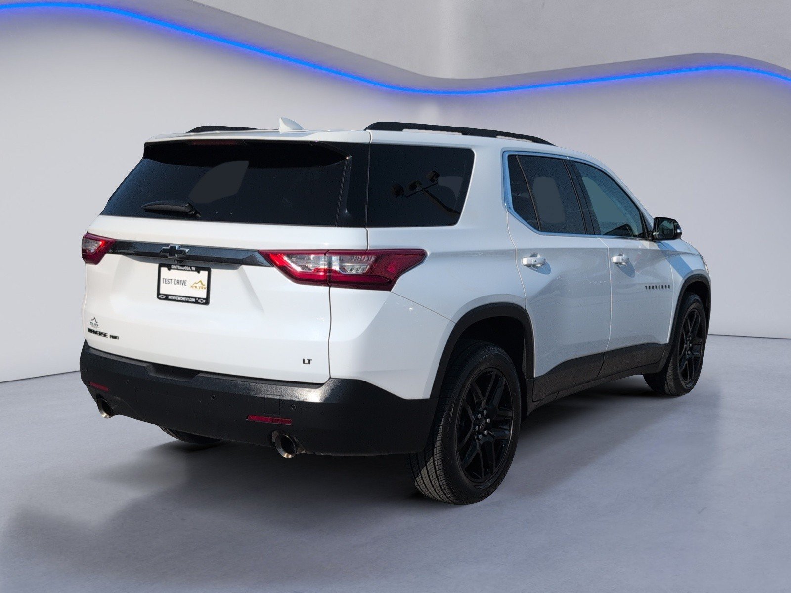 Used 2020 Chevrolet Traverse LT w/ LPO, Blackout Package AWD/4WD image 3