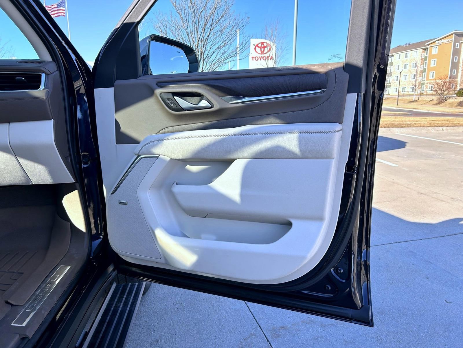 Used 2022 GMC Yukon XL Denali image 16