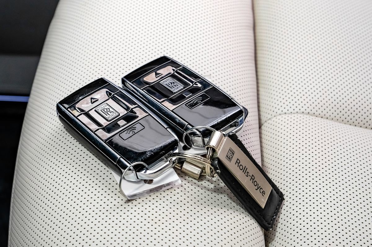 Used 2023 Rolls-Royce Cullinan Black Badge w/ Dark Exterior Package image 70