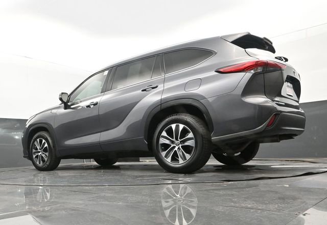 Used 2021 Toyota Highlander XLE FWD image 27