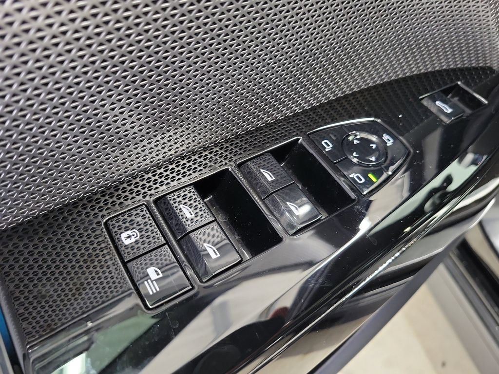 Used 2025 BMW 740i RWD image 21