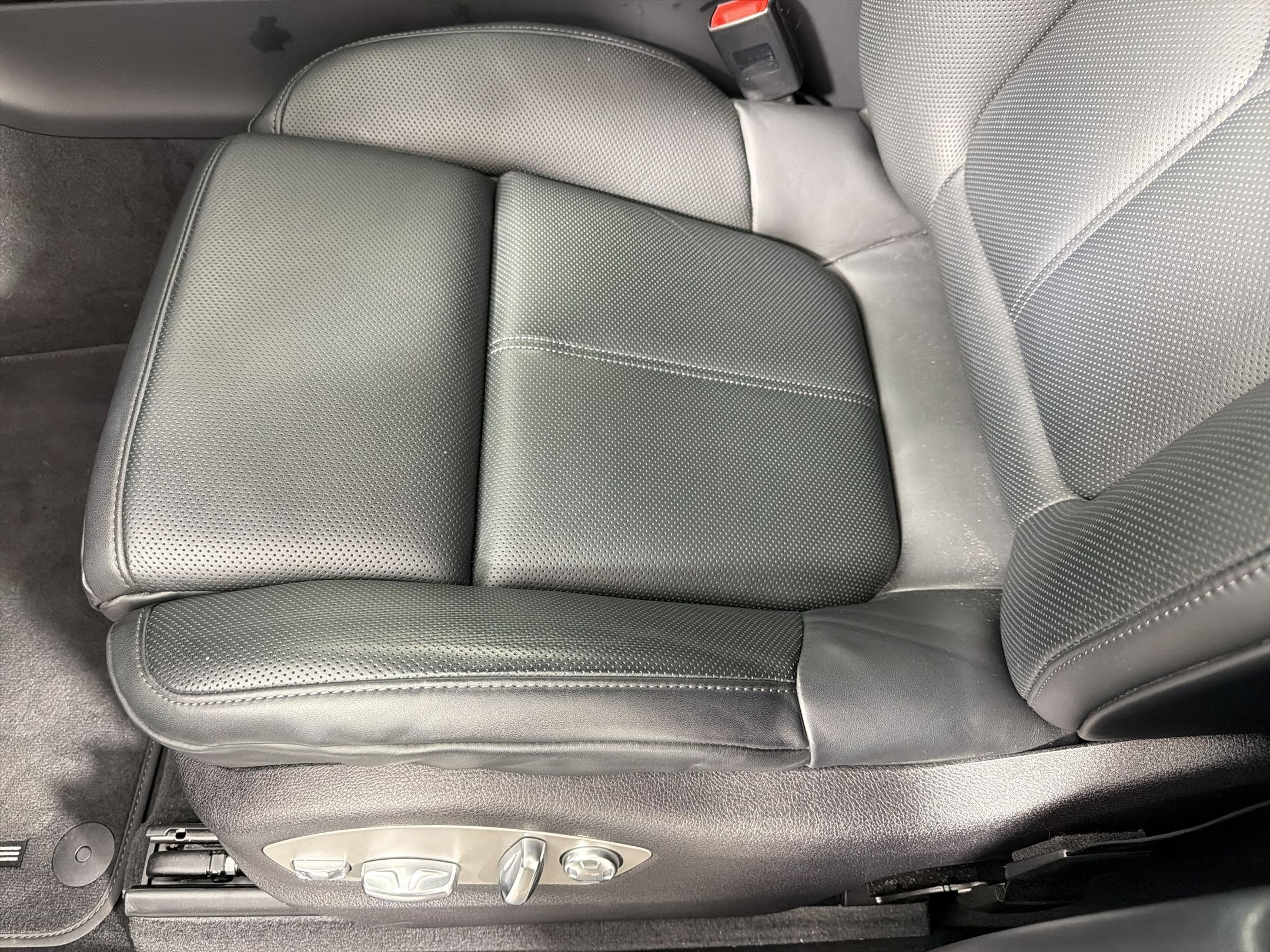 Certified 2026 Porsche Macan AWD/4WD image 14