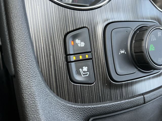 Used 2023 GMC Acadia SLT w/ Elevation Edition image 15