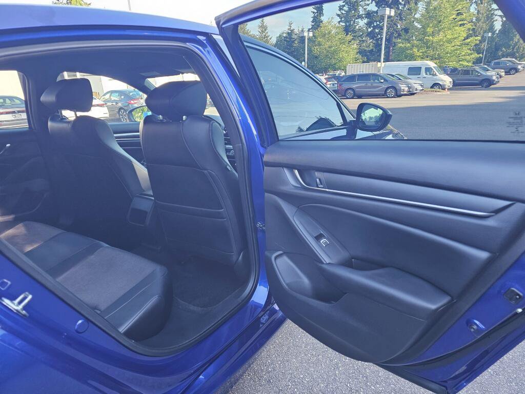 Used 2018 Honda Accord Sport image 14