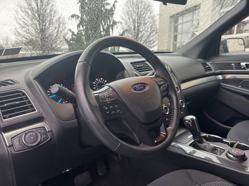 Used 2019 Ford Explorer XLT image 11